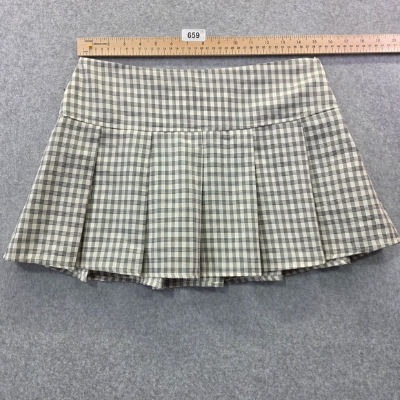 Forever 21 Dresses & Skirts - Forever 21 Womens Plaid Pleated Mini Skirt White Black Schoolgirl Size M